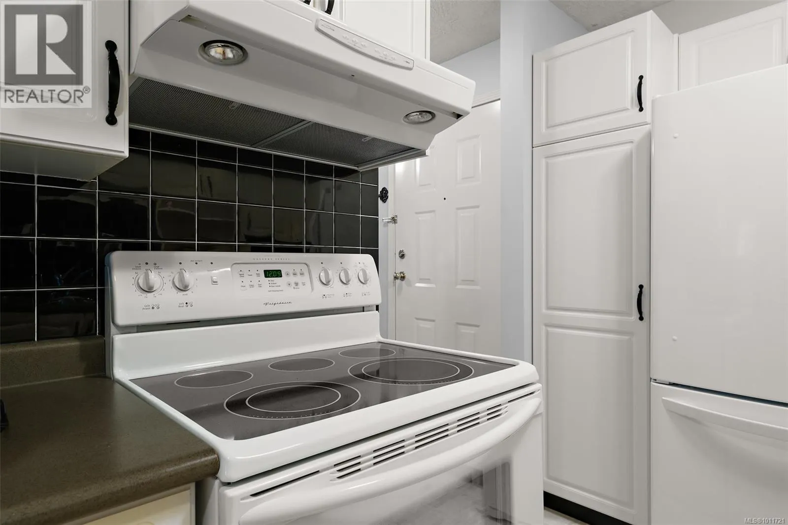 306 3880 Quadra St