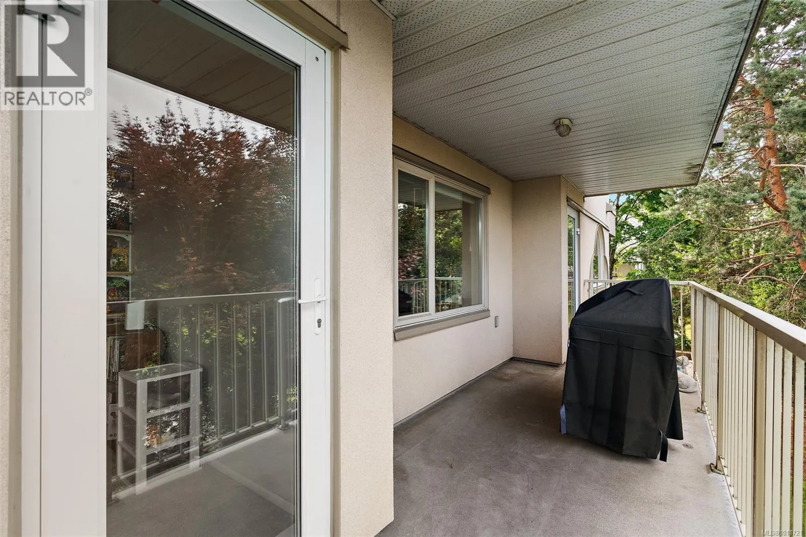 306 3880 Quadra St