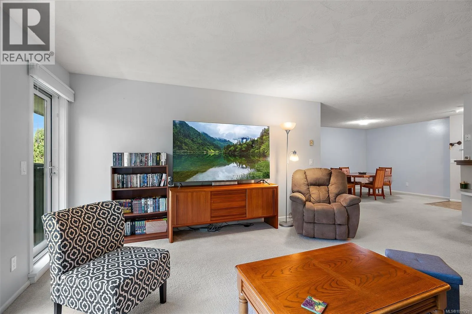 306 3880 Quadra St