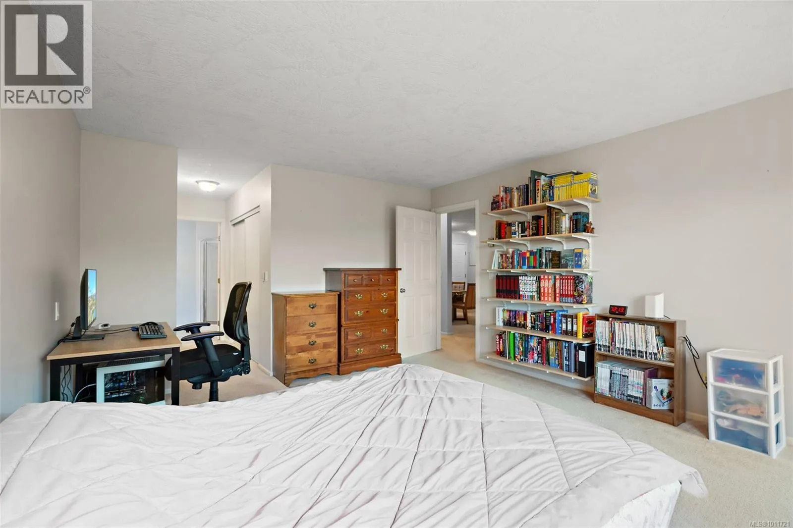 306 3880 Quadra St