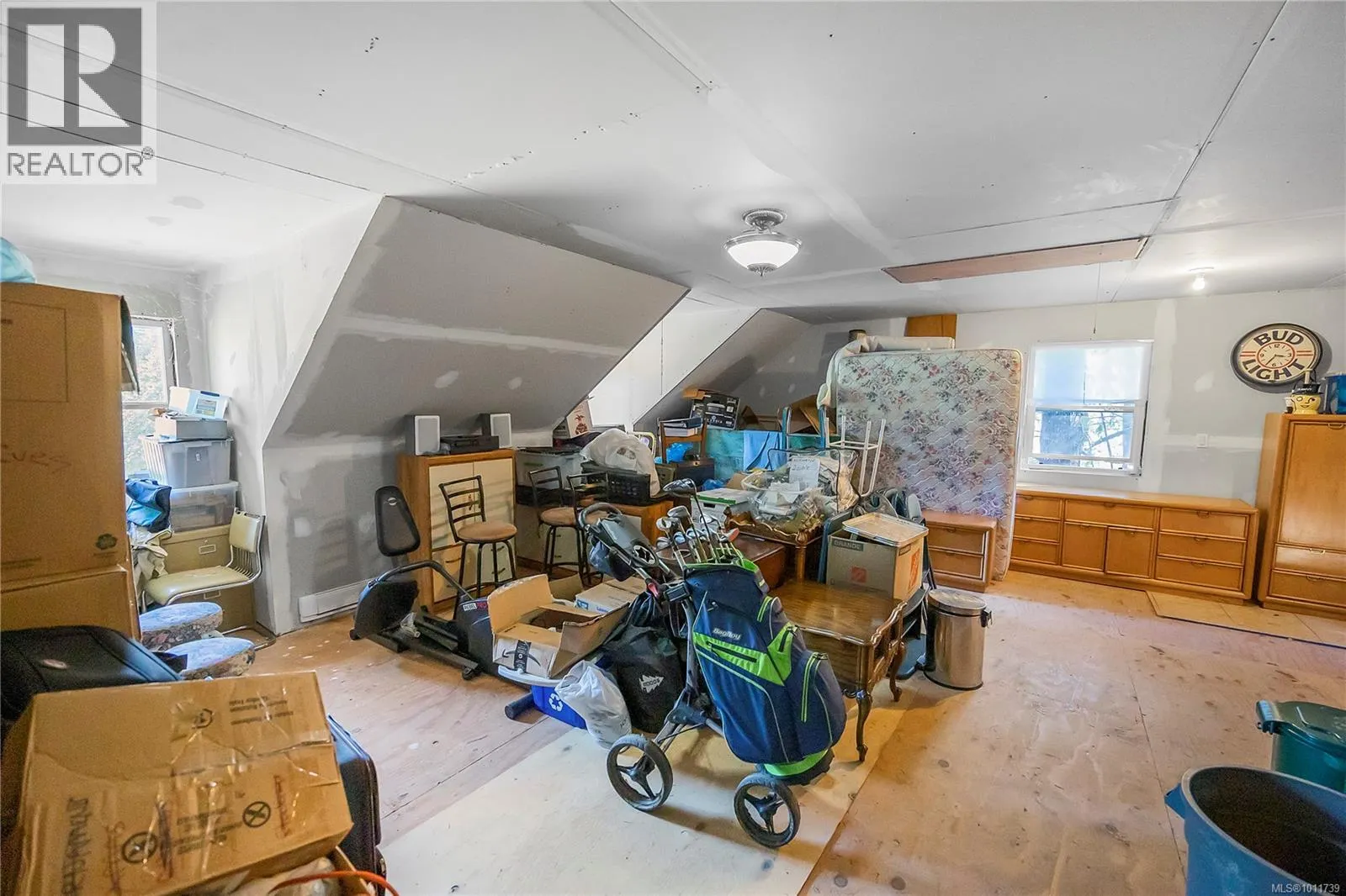 3230 Dolphin Dr