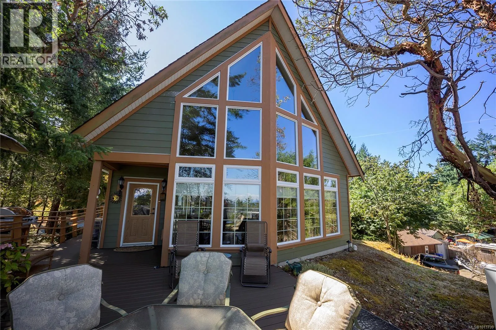 3230 Dolphin Dr