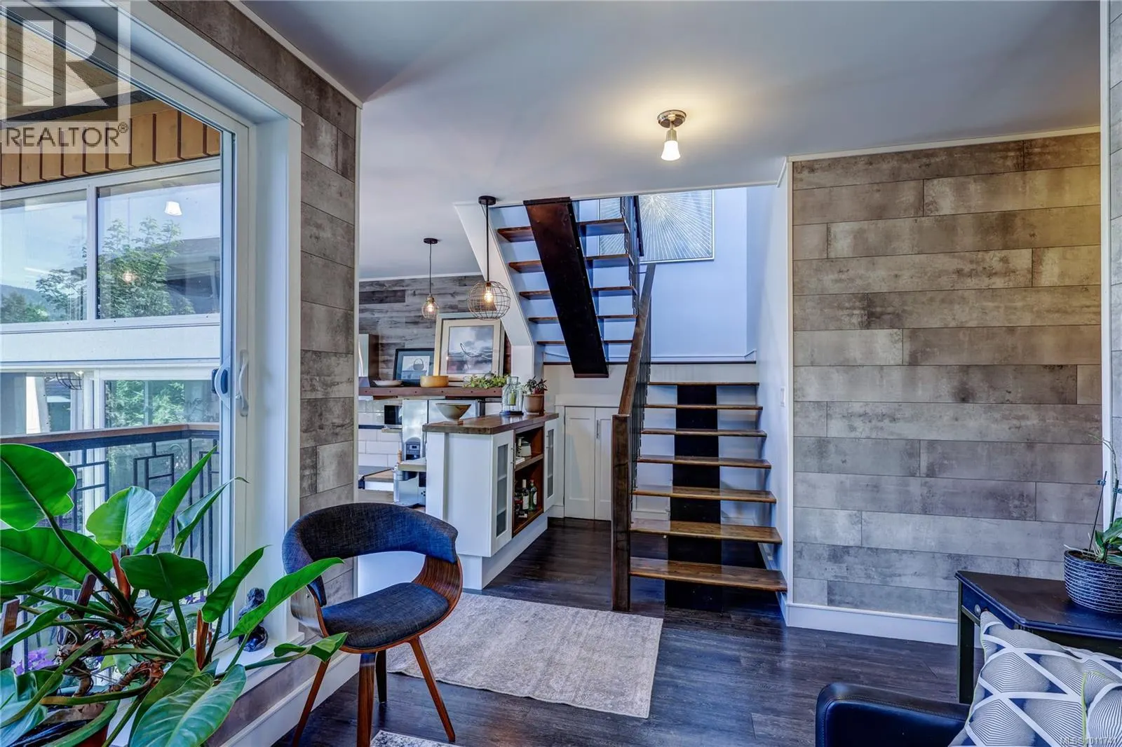 93 Ashlar Ave