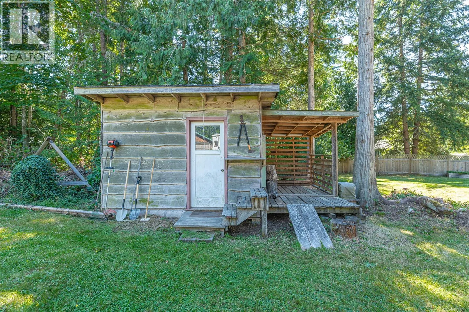 210 Wildwood Cres