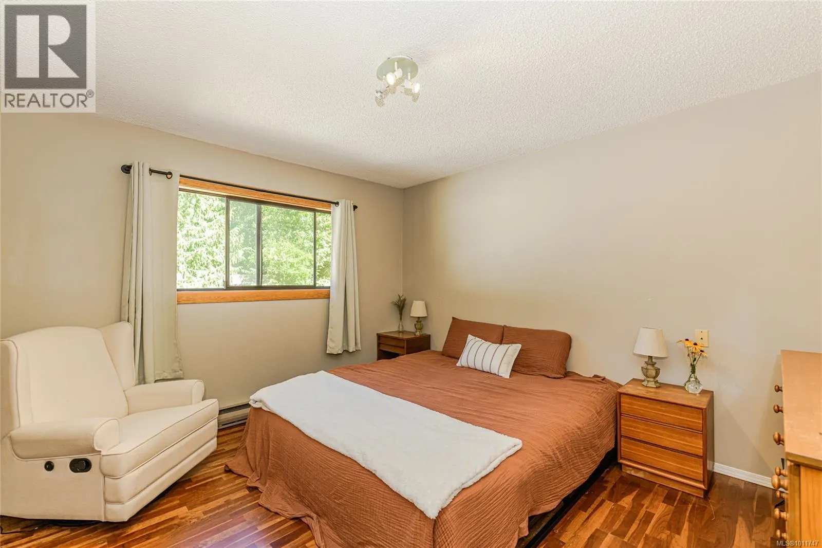 210 Wildwood Cres