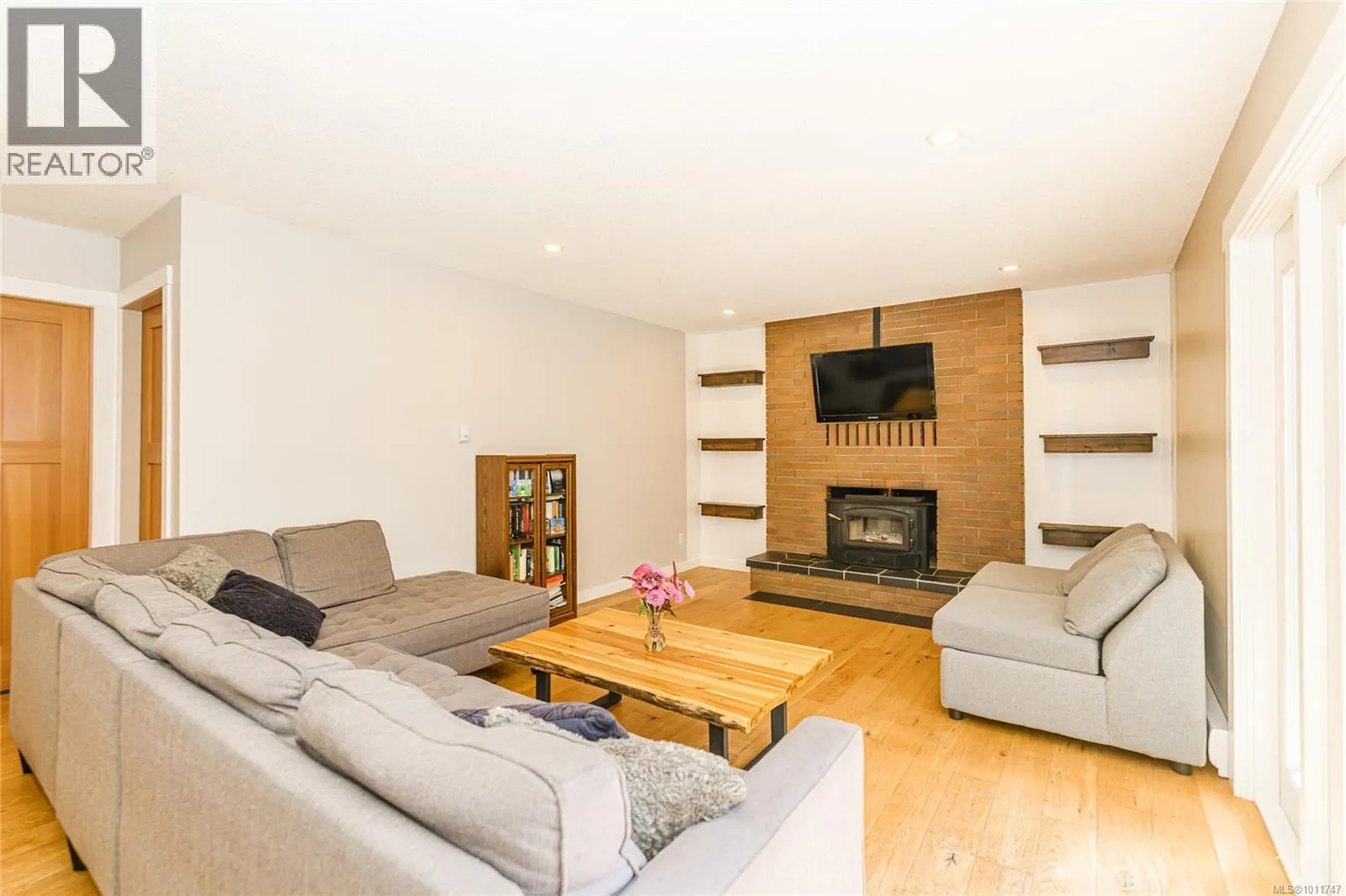 210 Wildwood Cres