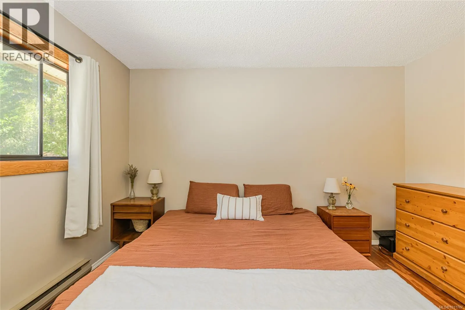210 Wildwood Cres