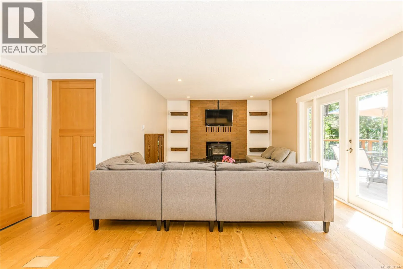 210 Wildwood Cres