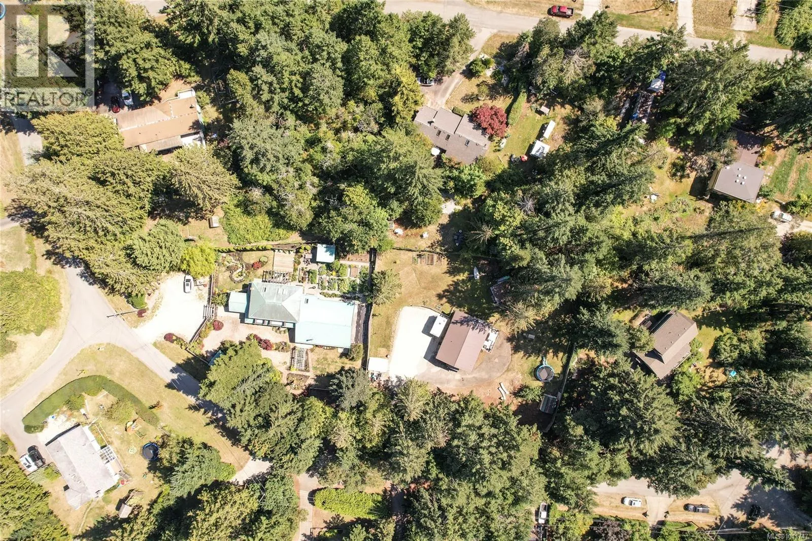 210 Wildwood Cres