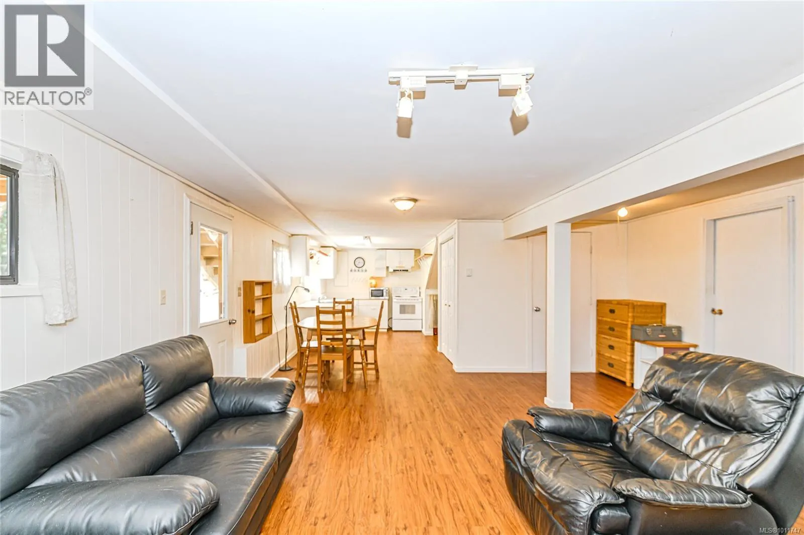 210 Wildwood Cres