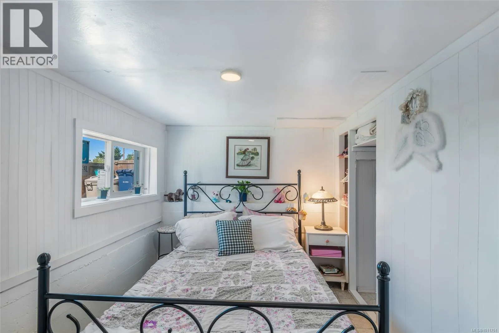 4664 Bute St