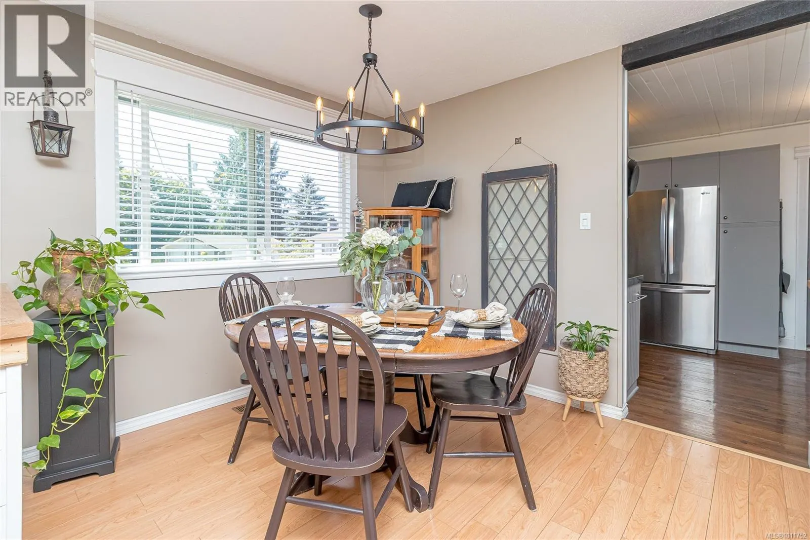 1872 Valleyview Pl