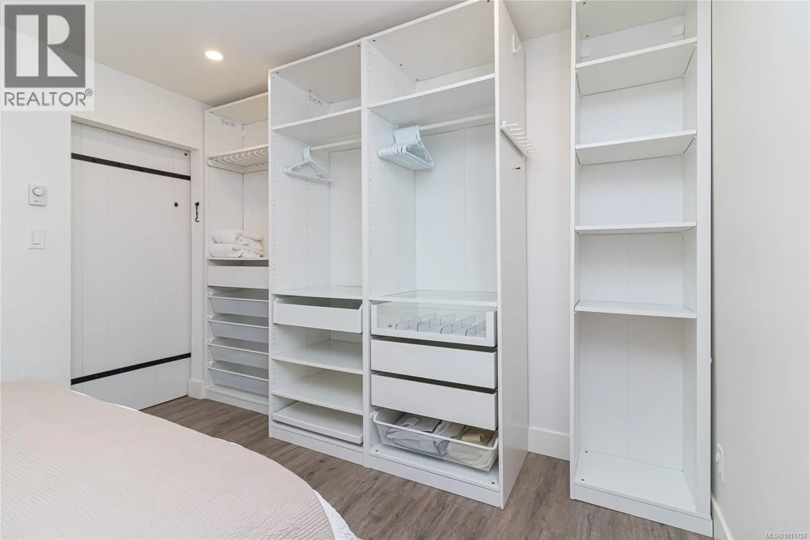 8565 Bourne Terr