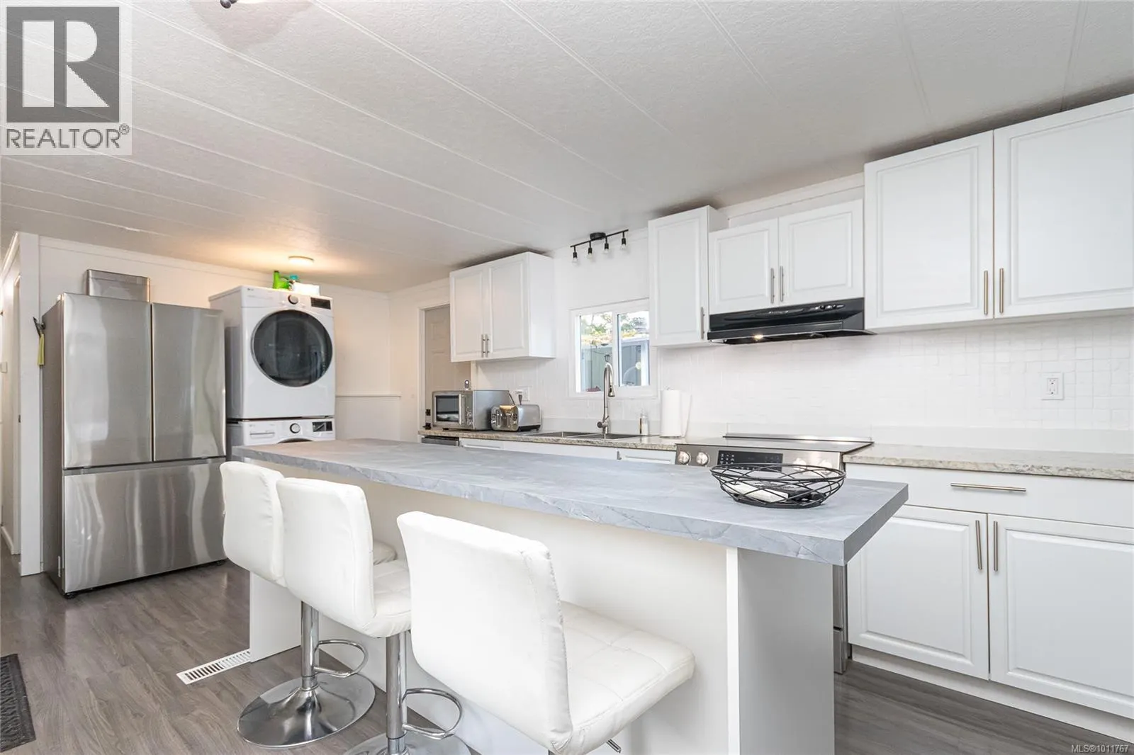 52 2817 Sooke Lake Rd