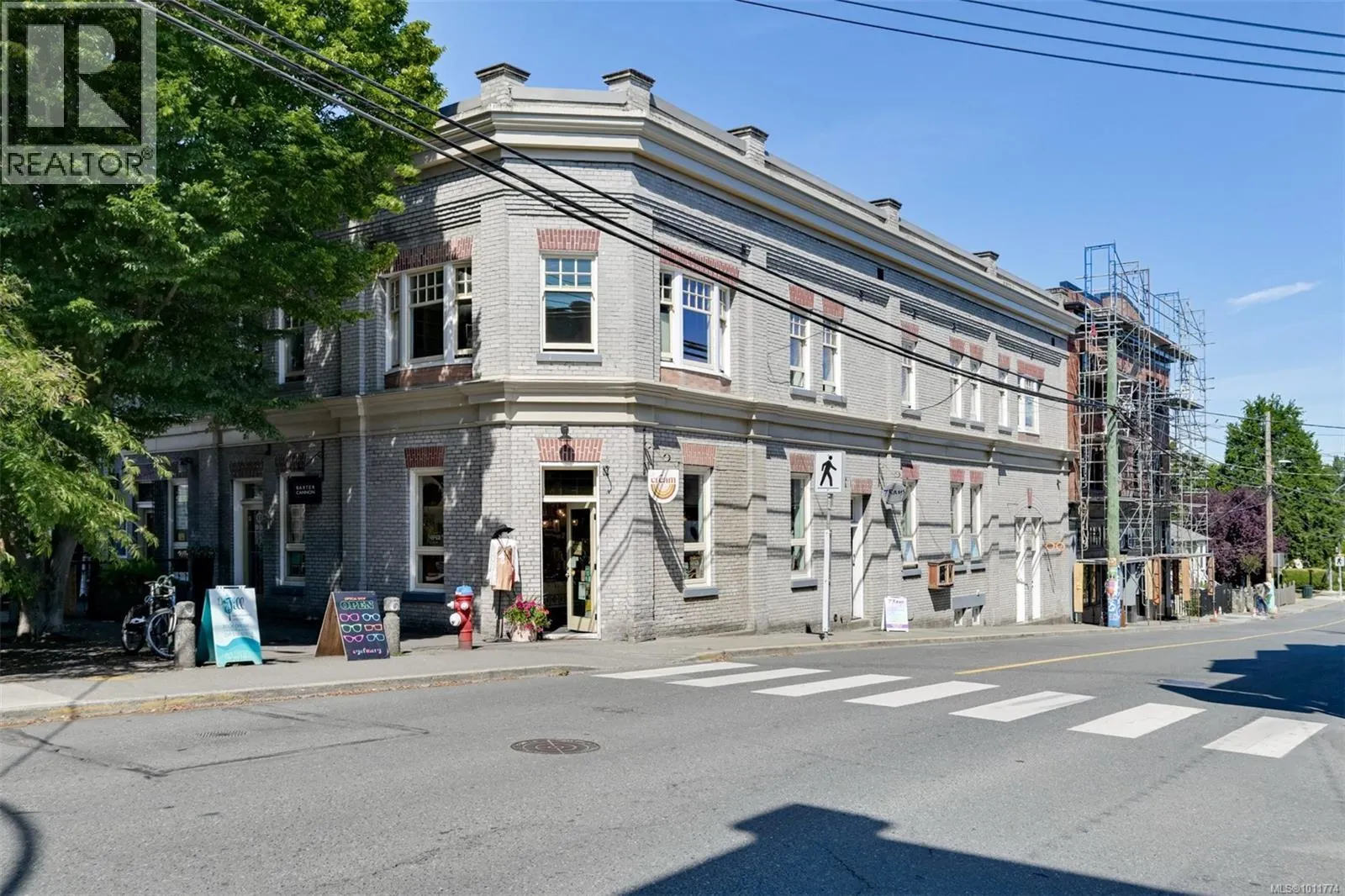 1609 Gladstone Ave