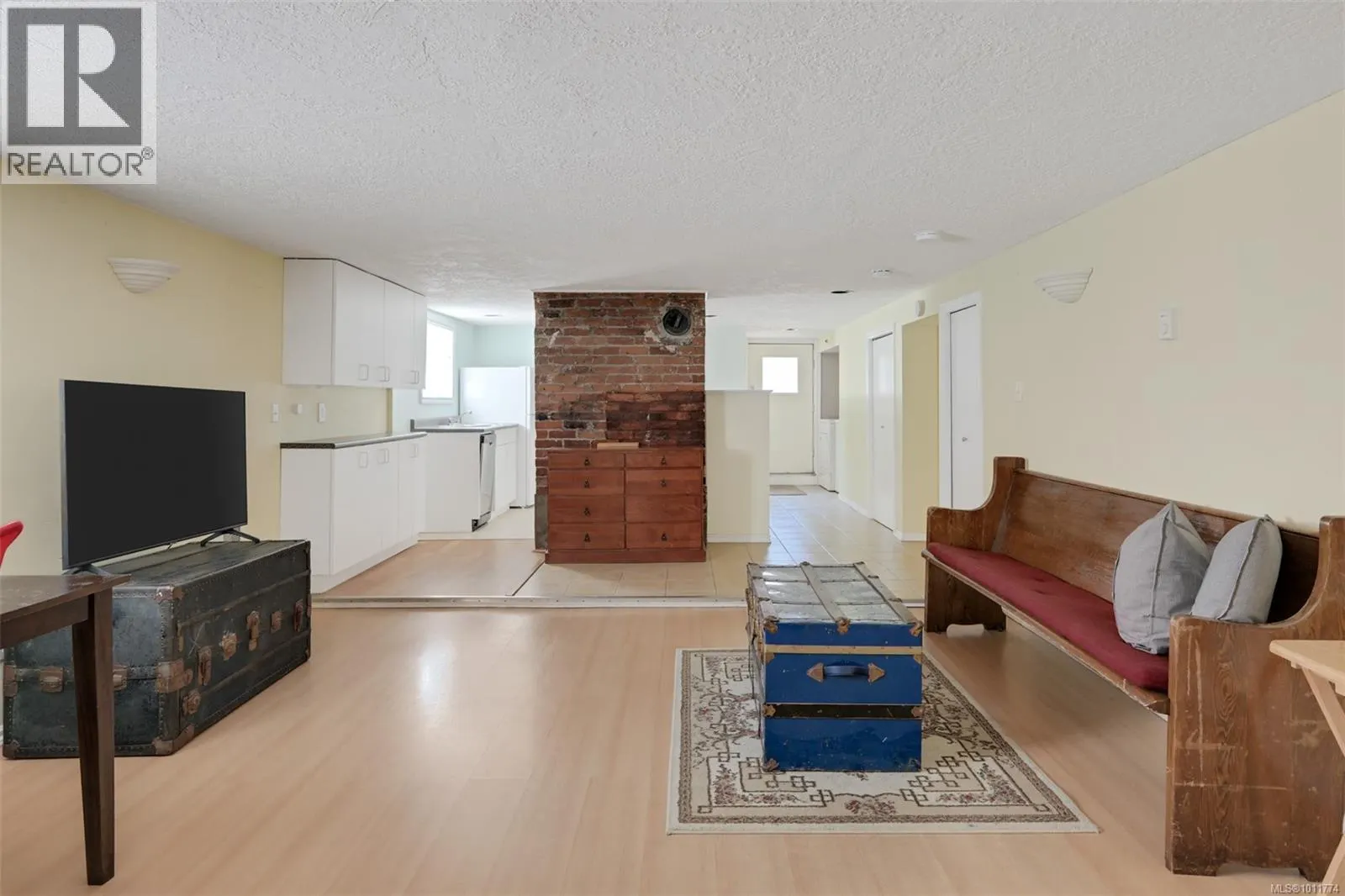1609 Gladstone Ave