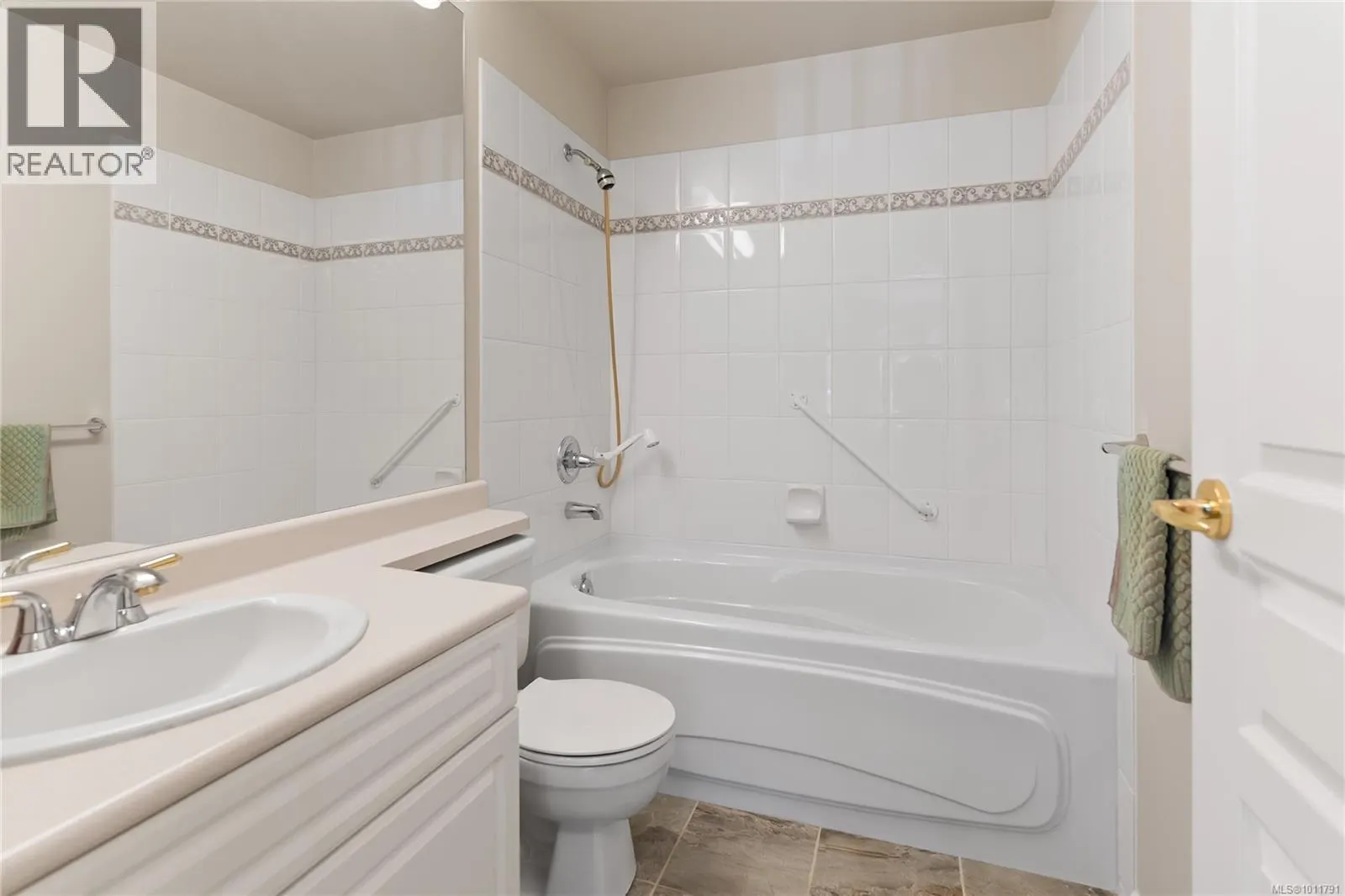 402 5650 Edgewater Lane