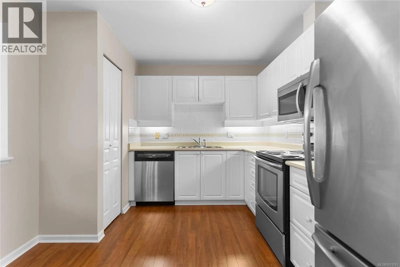 402 5650 Edgewater Lane