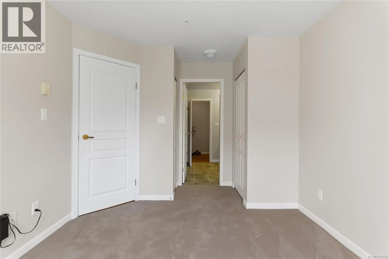 402 5650 Edgewater Lane