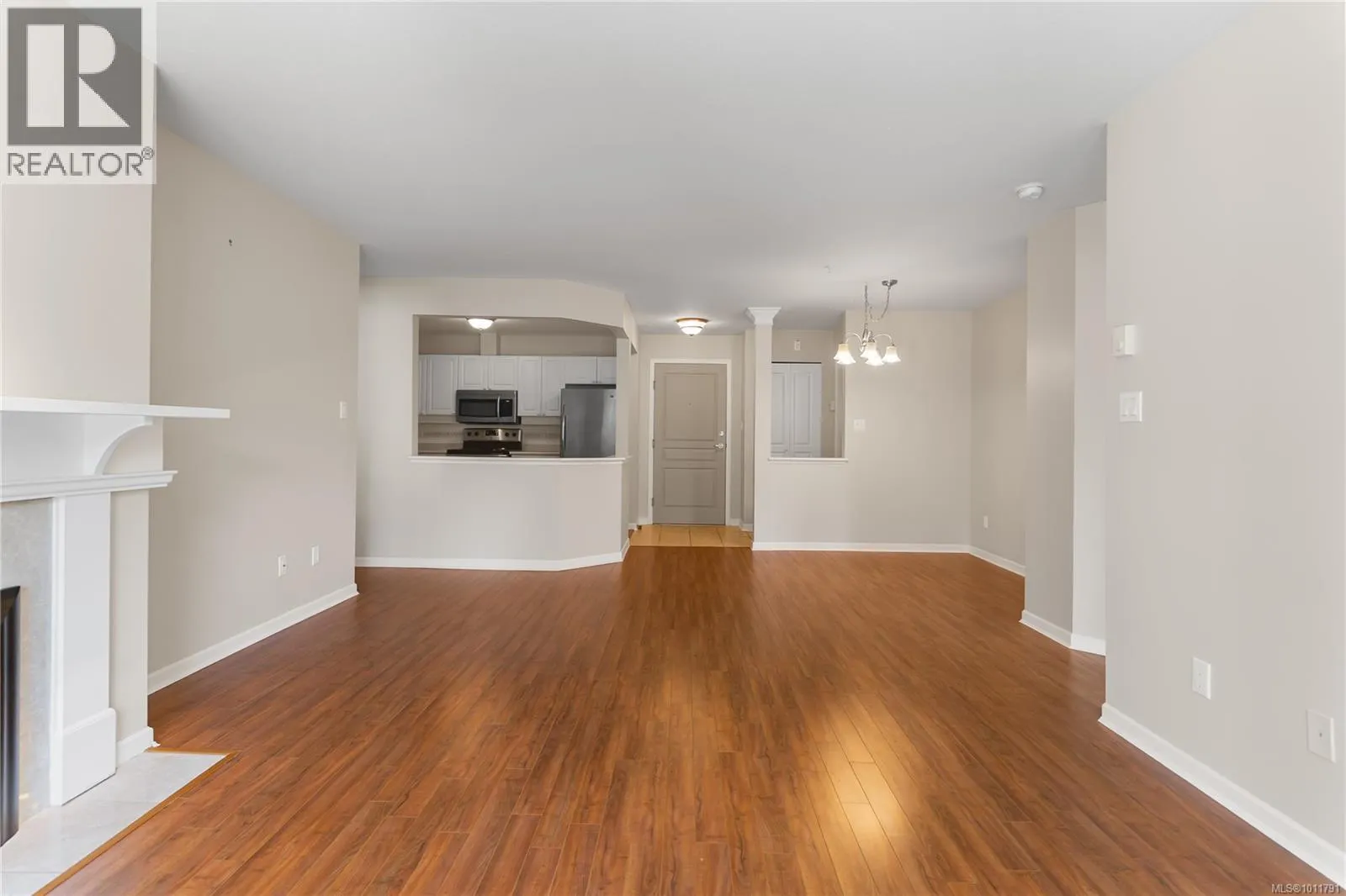 402 5650 Edgewater Lane