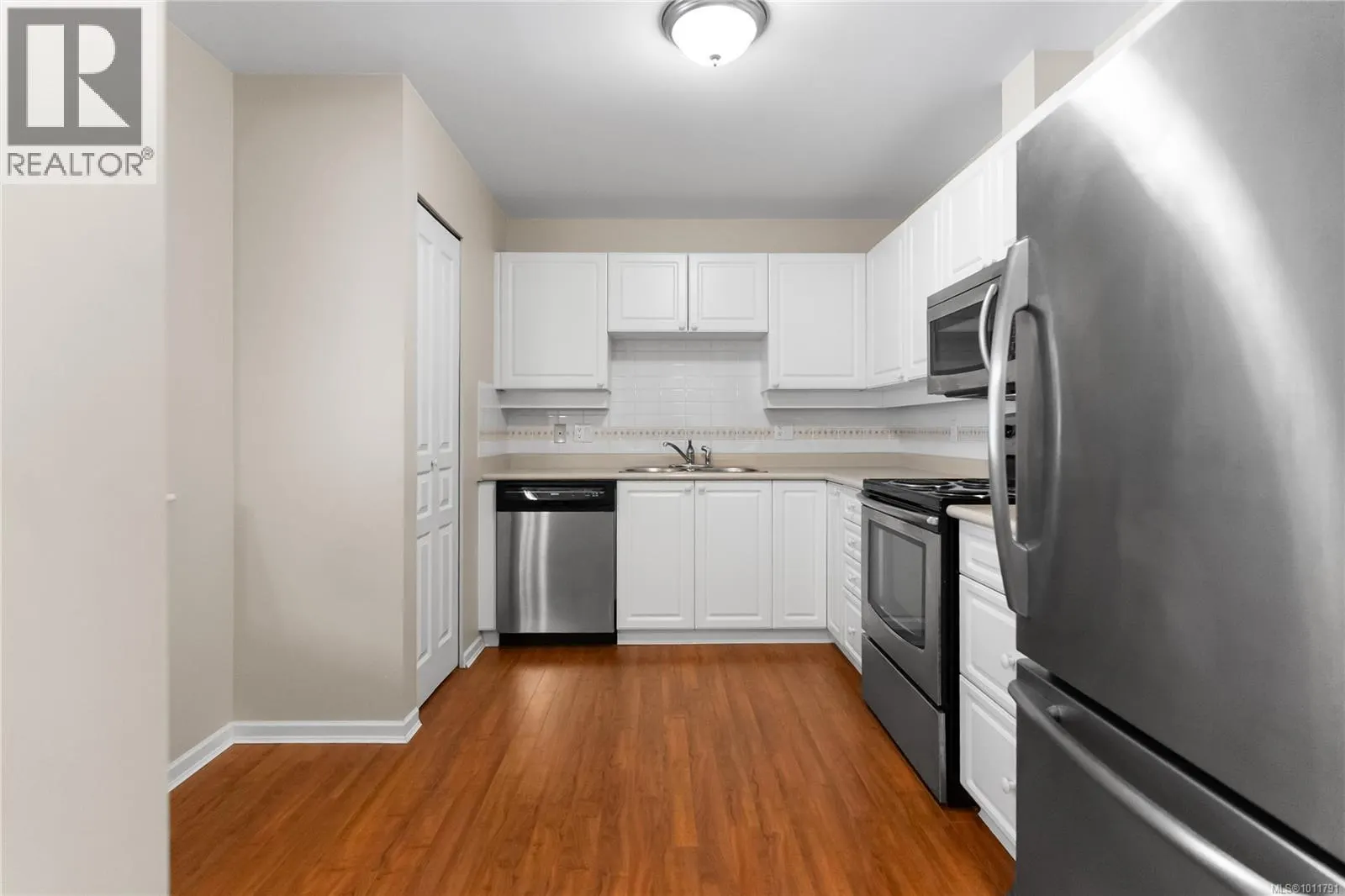402 5650 Edgewater Lane