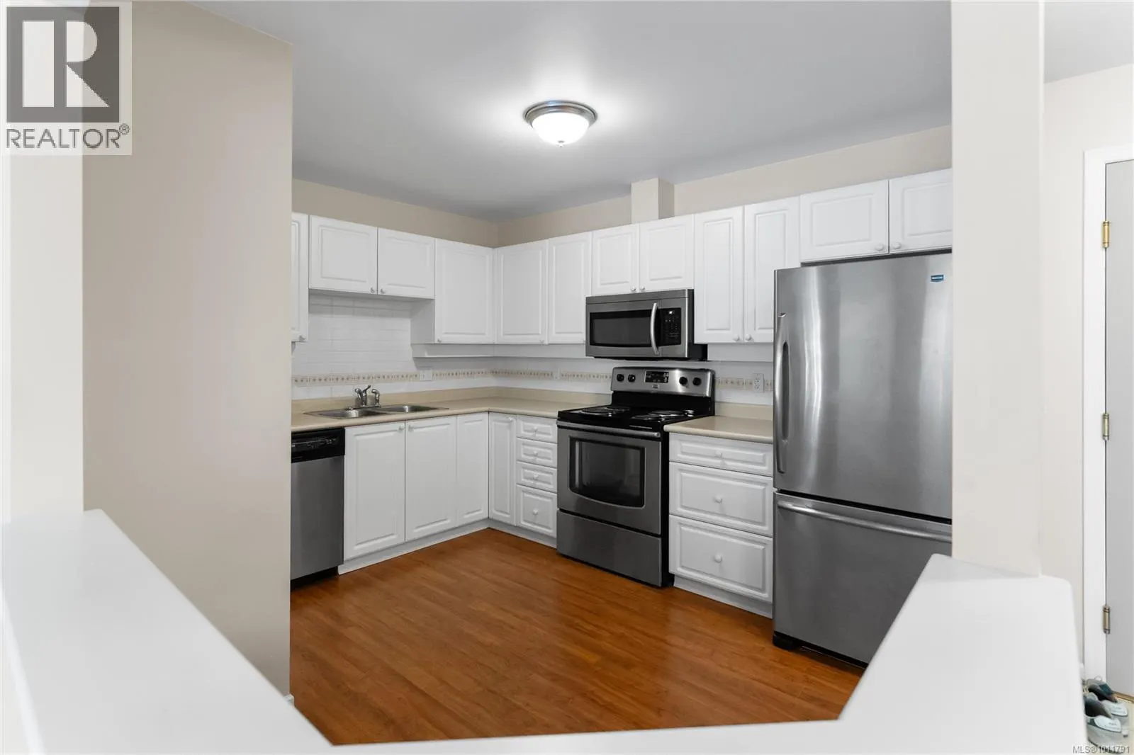 402 5650 Edgewater Lane