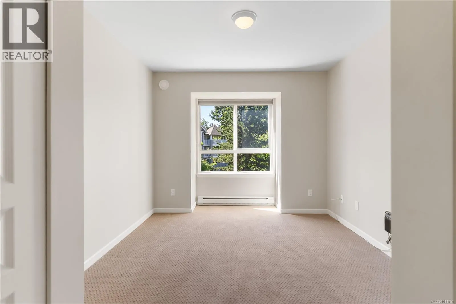 402 5650 Edgewater Lane