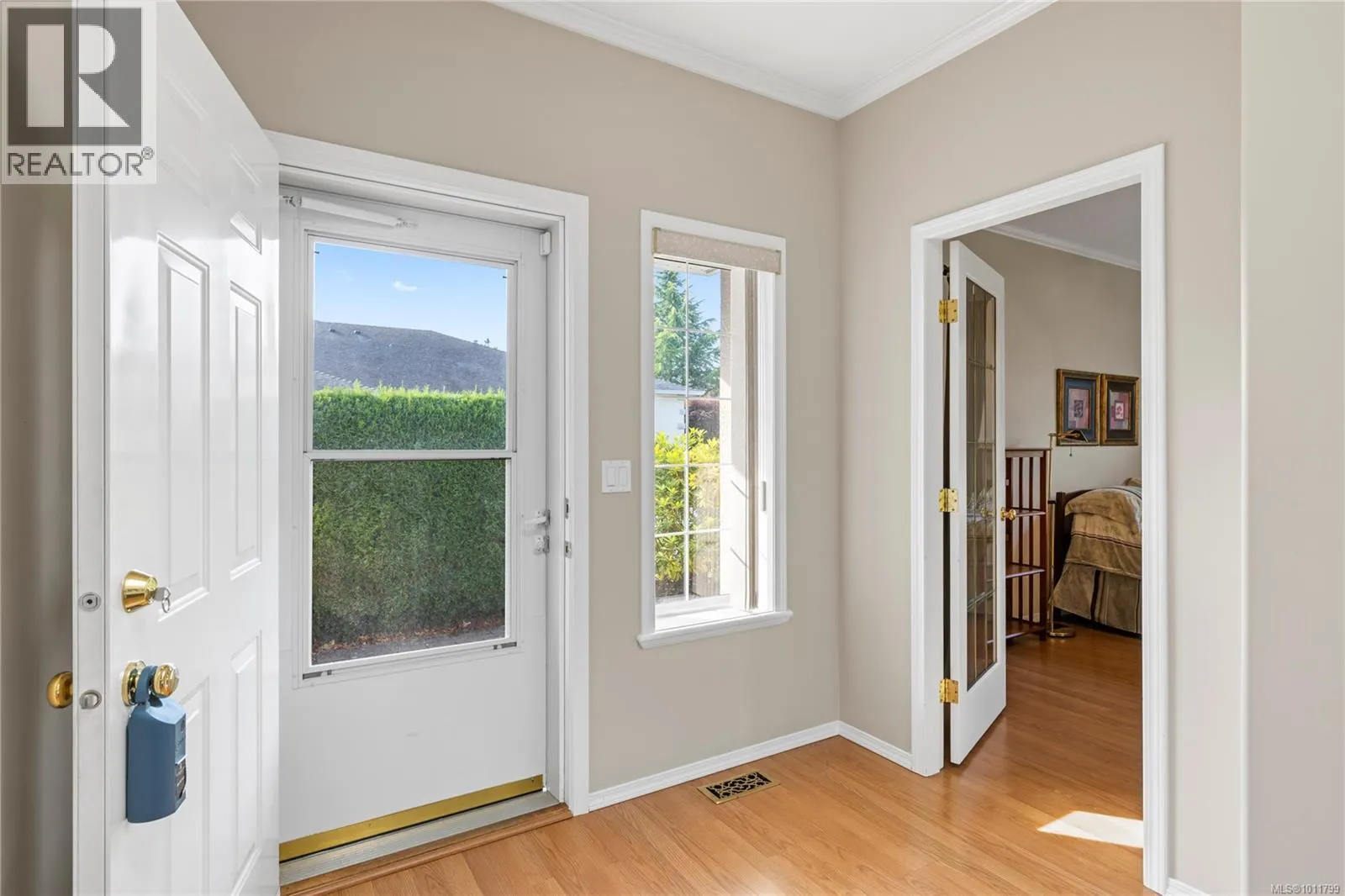 6144 Saturna Ave