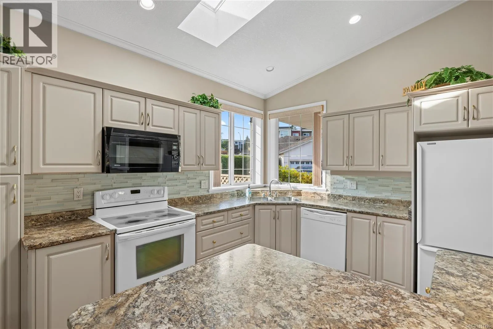 6144 Saturna Ave