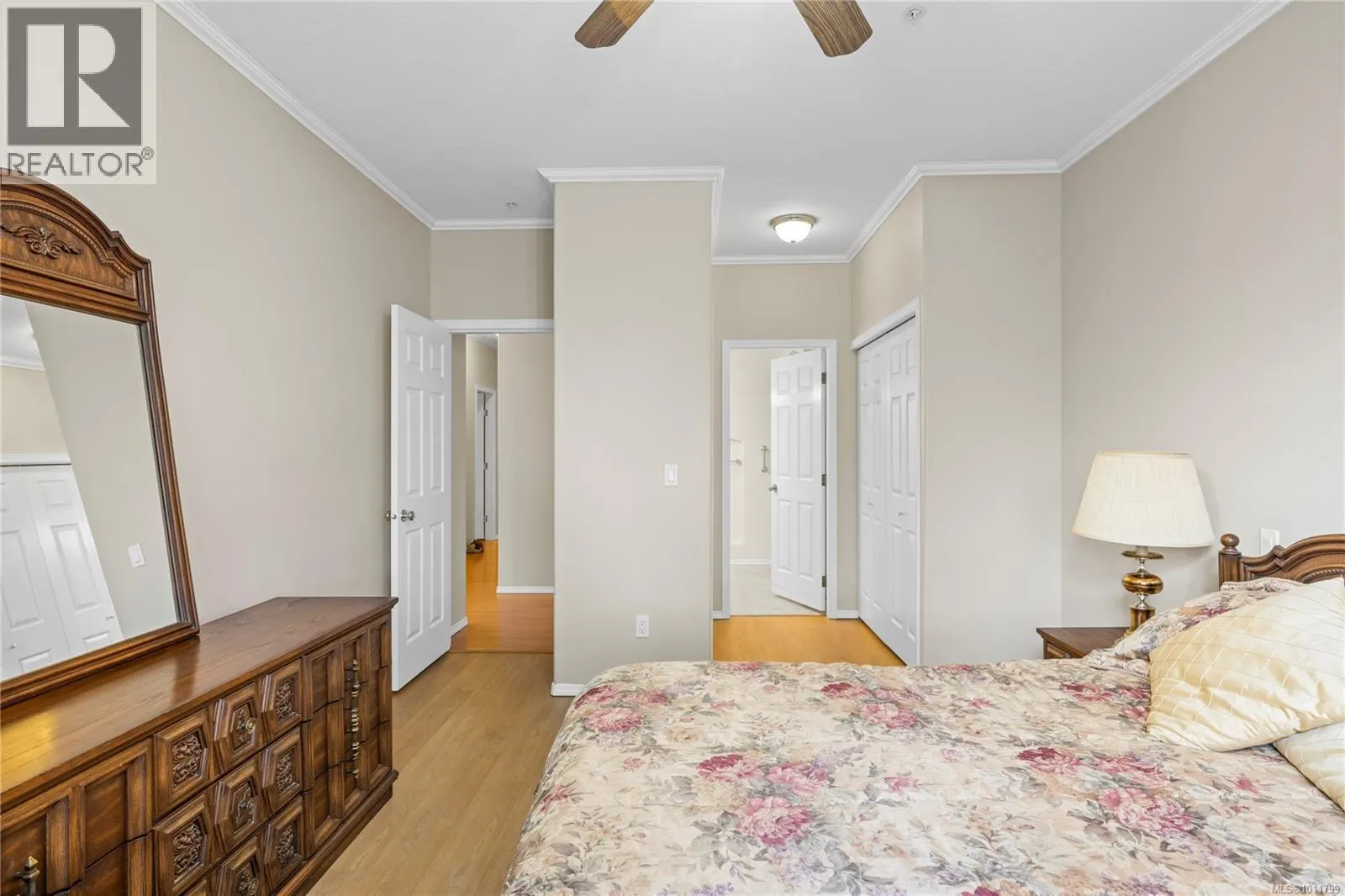 6144 Saturna Ave