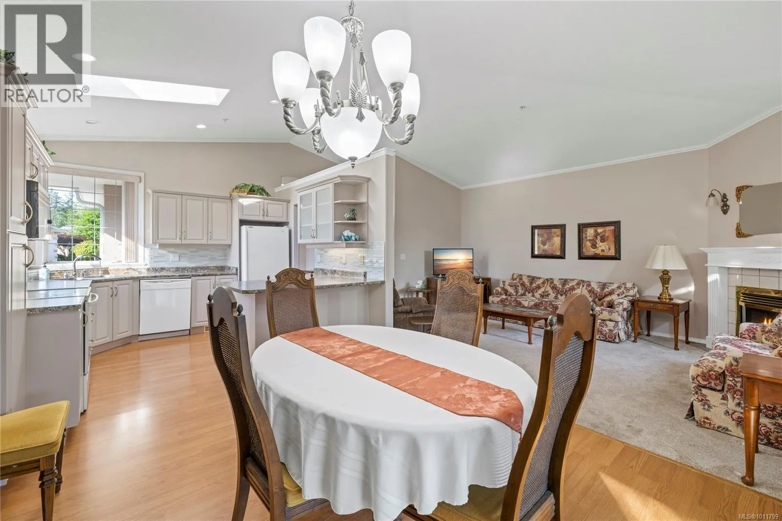 6144 Saturna Ave