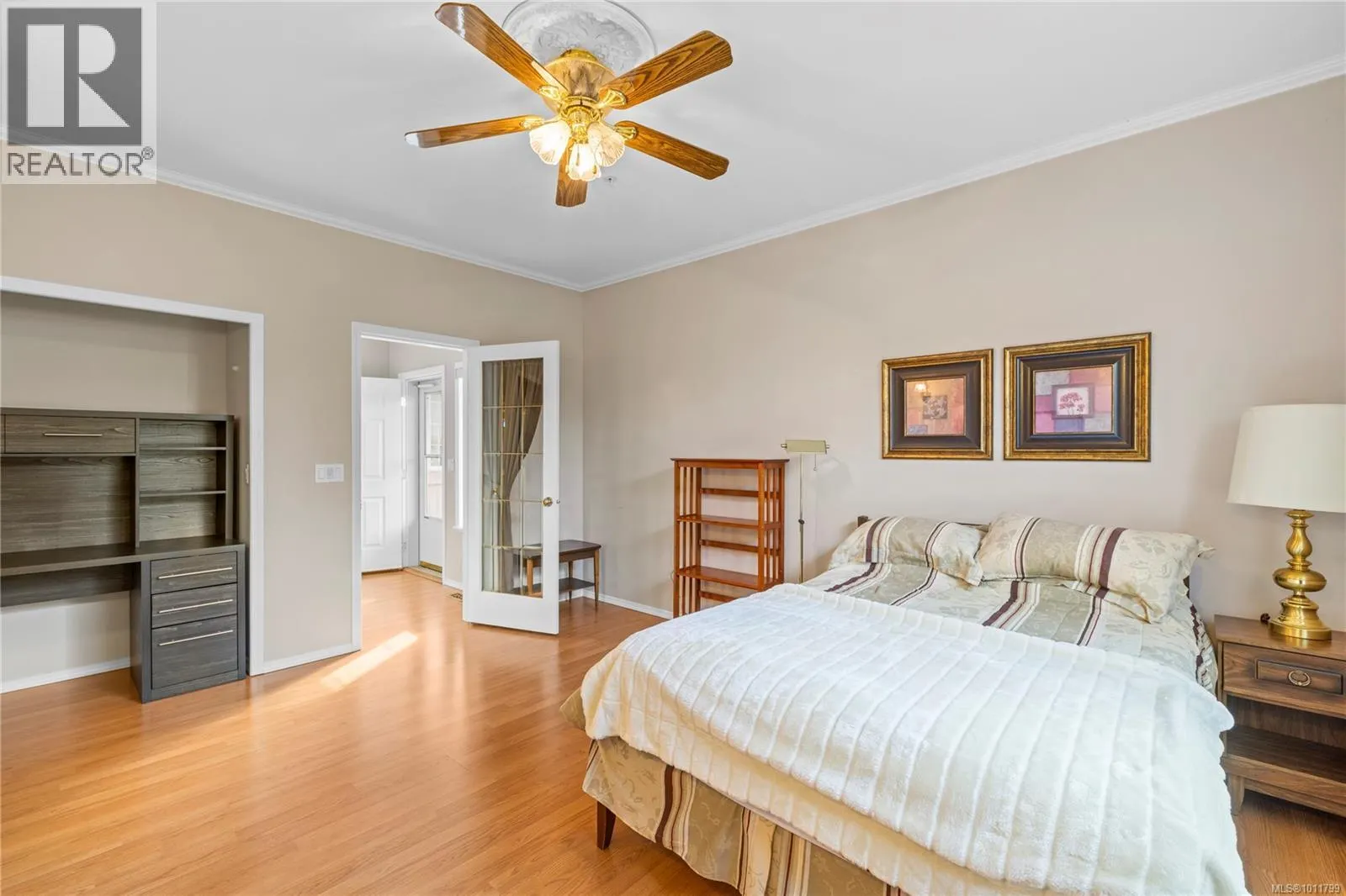 6144 Saturna Ave