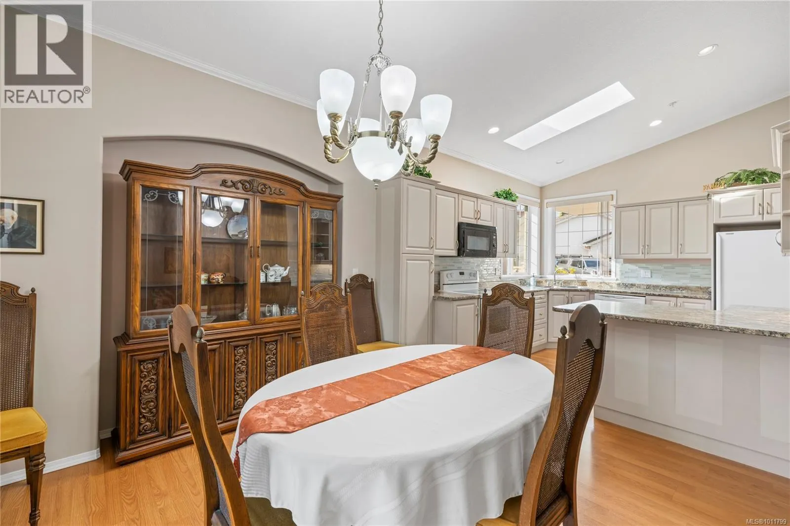 6144 Saturna Ave