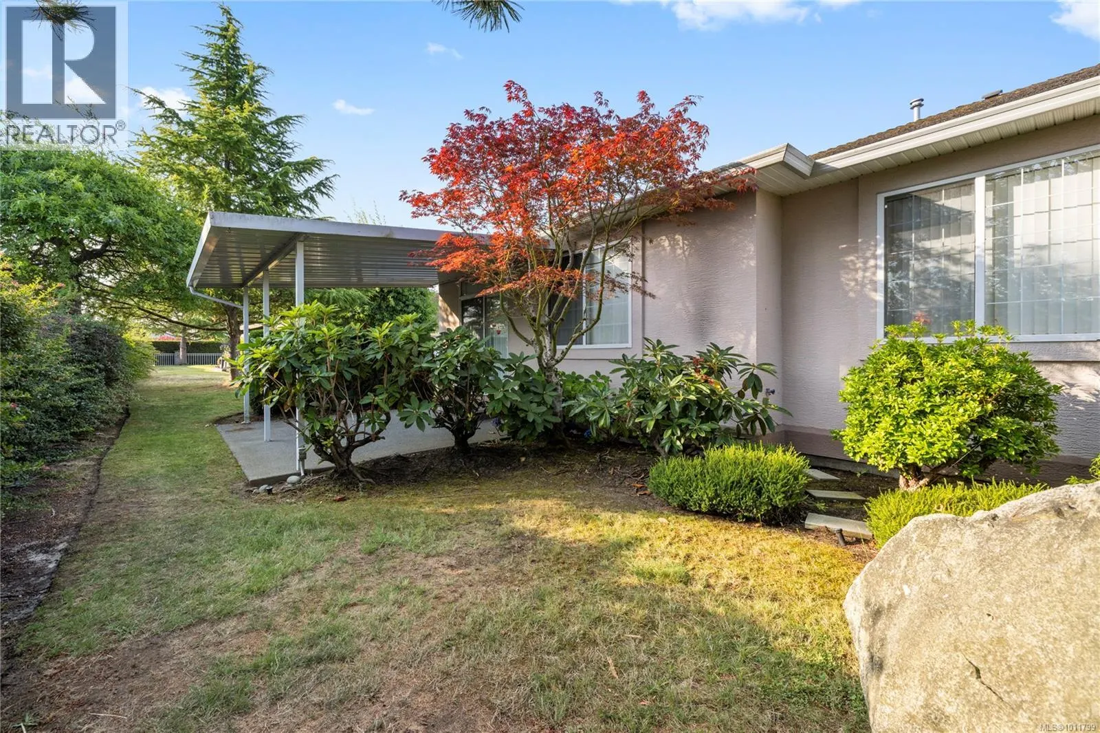6144 Saturna Ave
