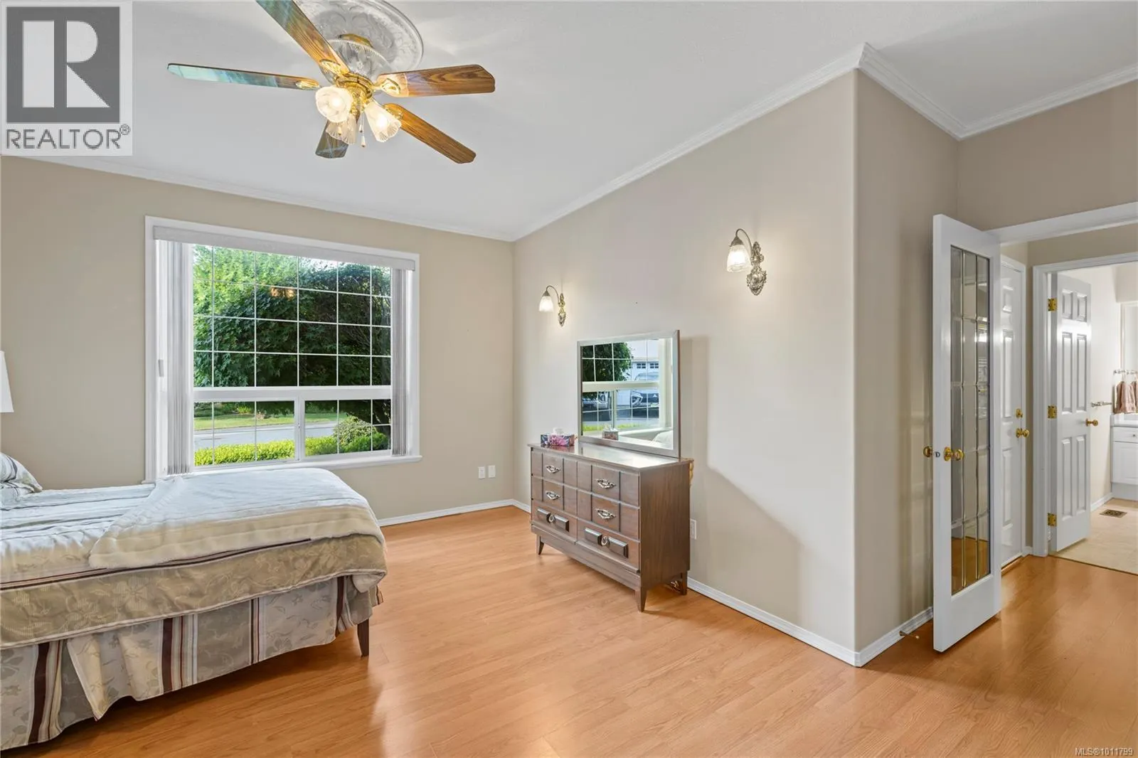 6144 Saturna Ave