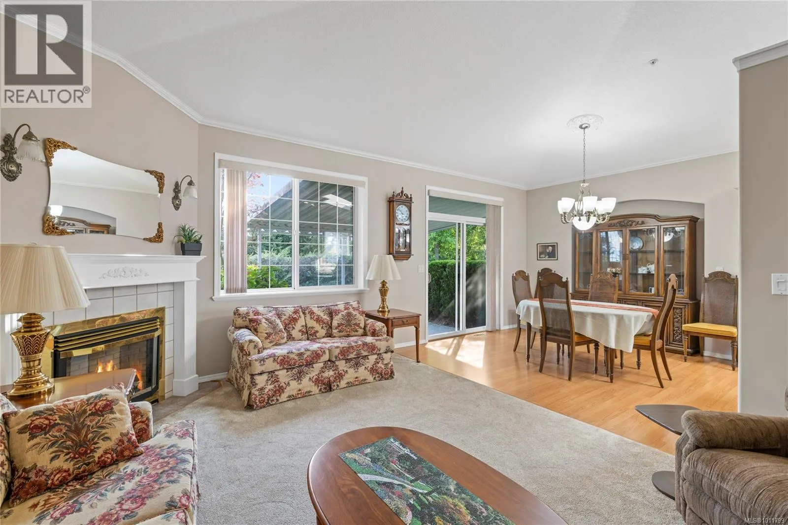 6144 Saturna Ave
