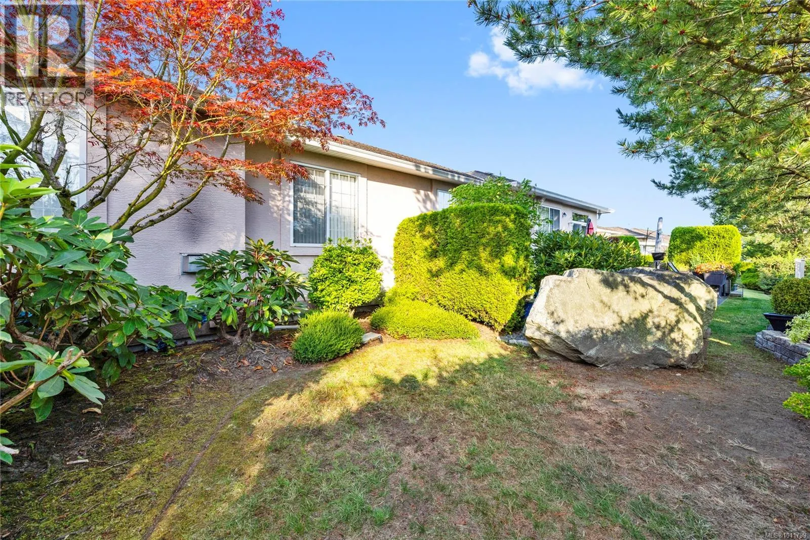 6144 Saturna Ave