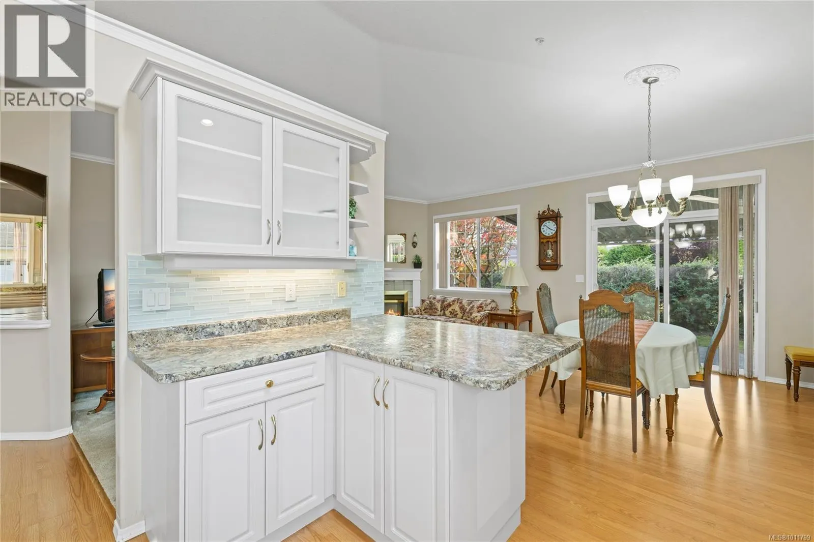 6144 Saturna Ave