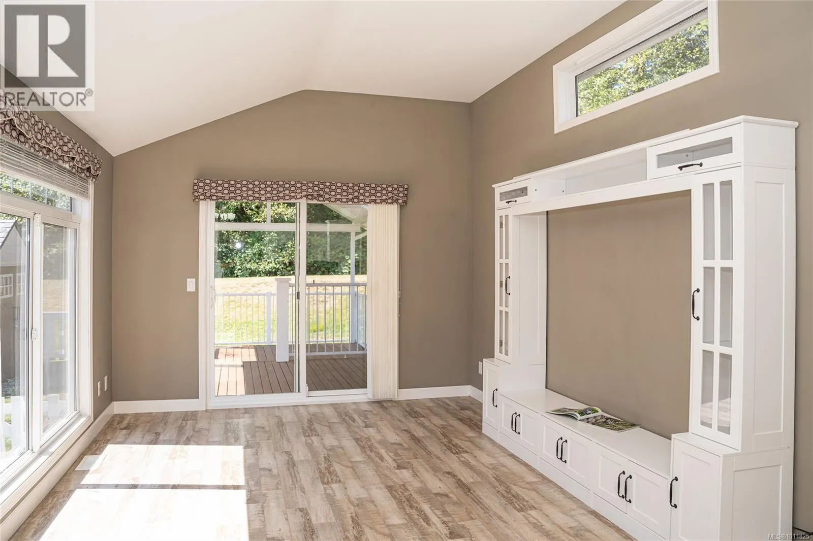 156 3042 River Rd