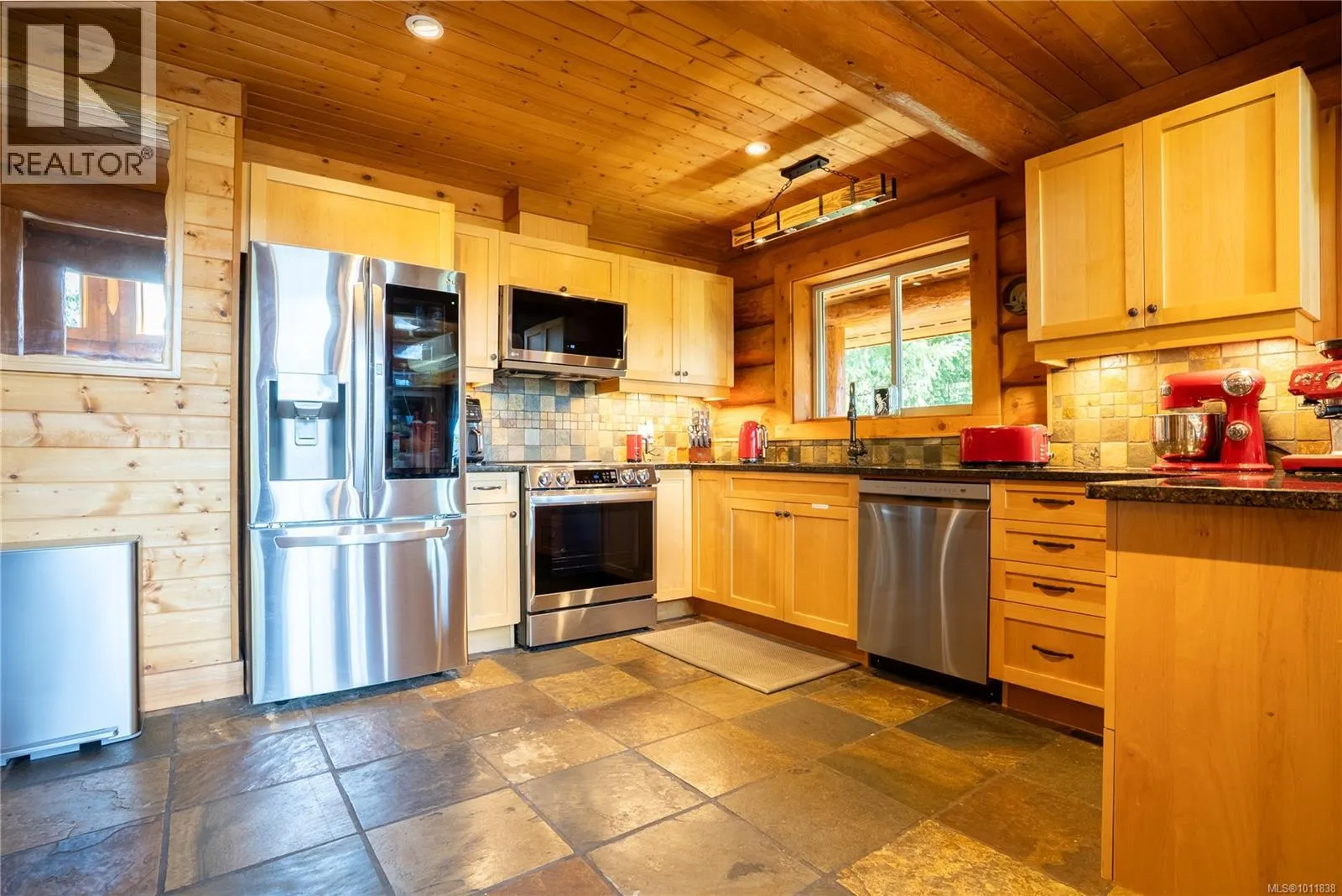9215 Kestrel Dr