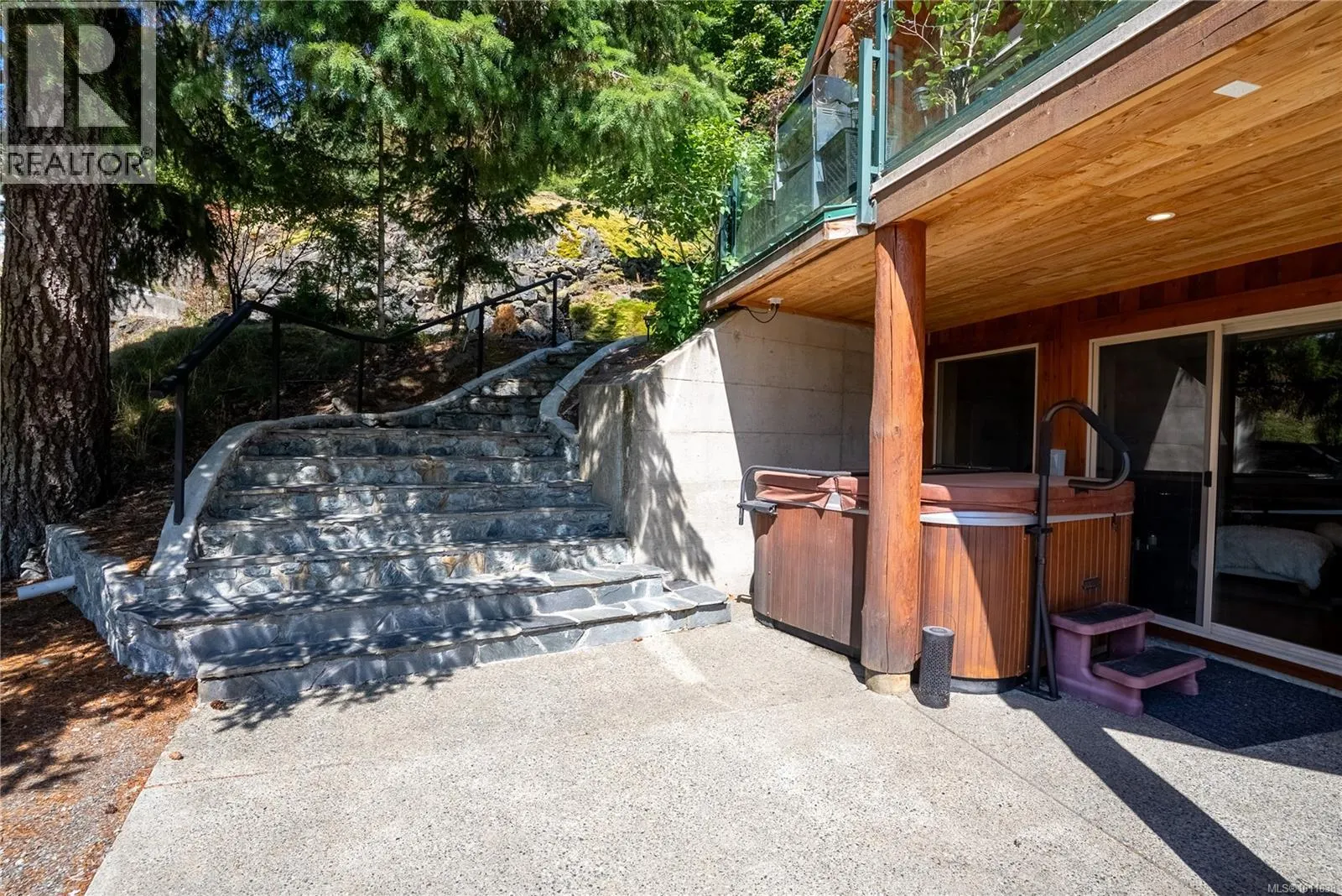 9215 Kestrel Dr