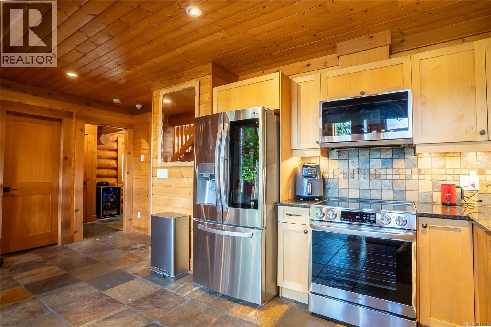 9215 Kestrel Dr