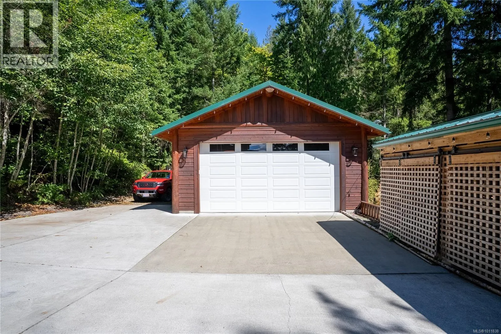 9215 Kestrel Dr
