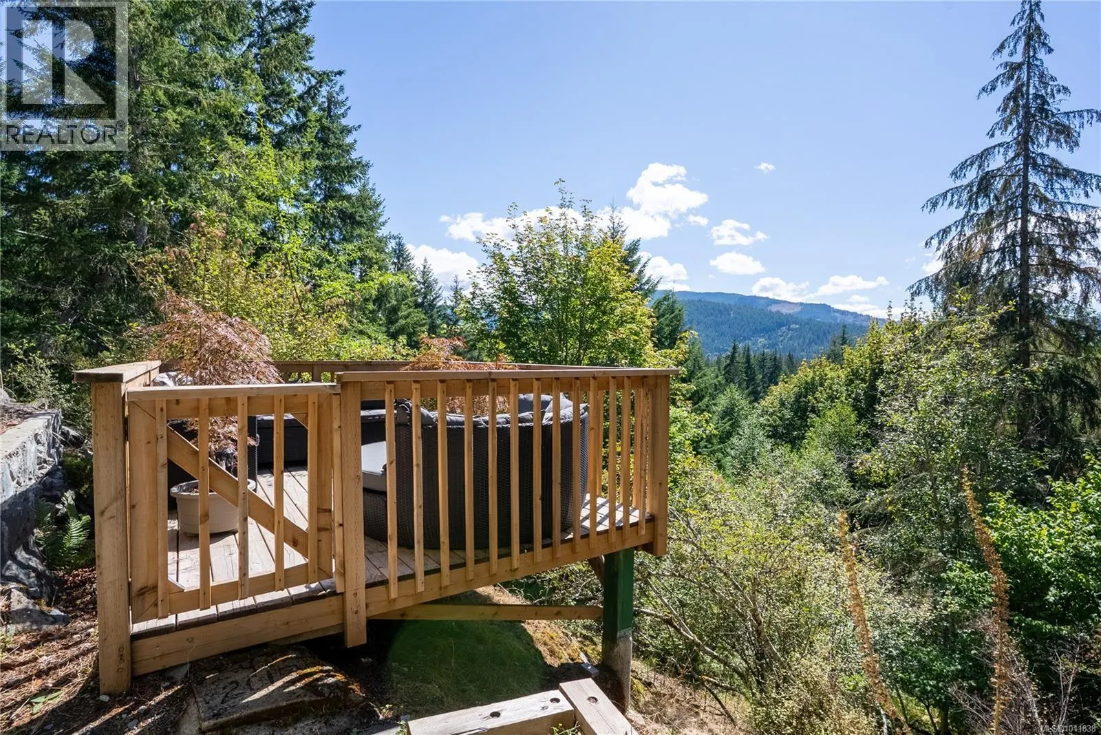 9215 Kestrel Dr