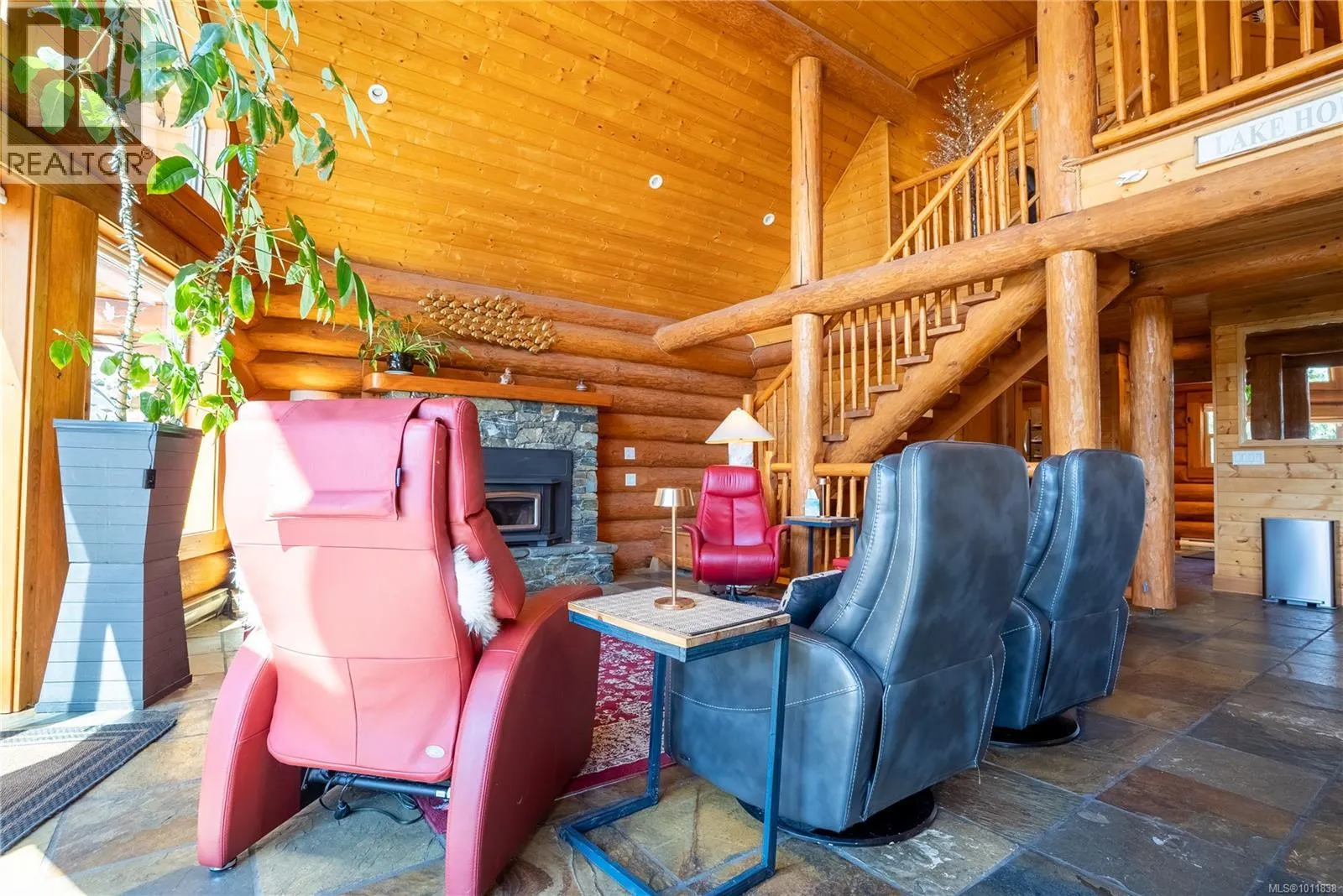 9215 Kestrel Dr