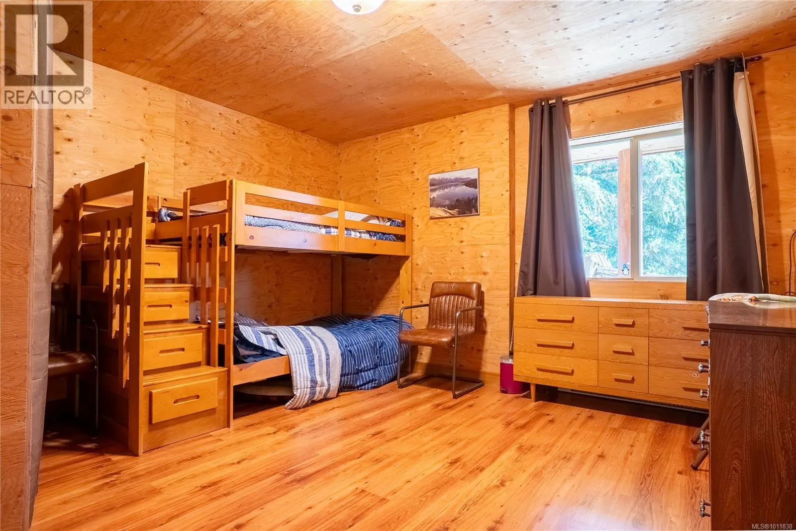 9215 Kestrel Dr