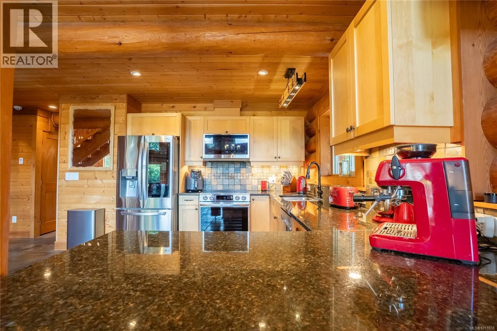9215 Kestrel Dr