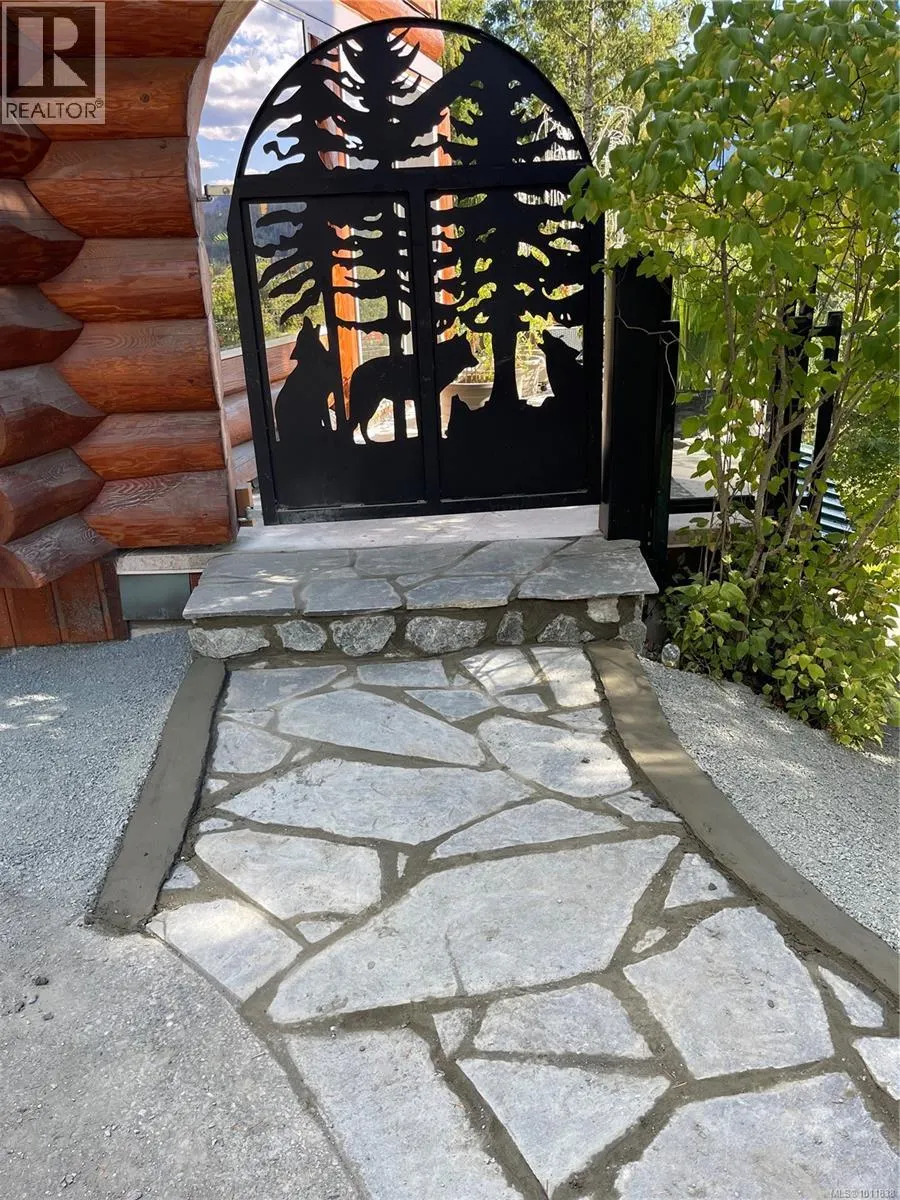 9215 Kestrel Dr
