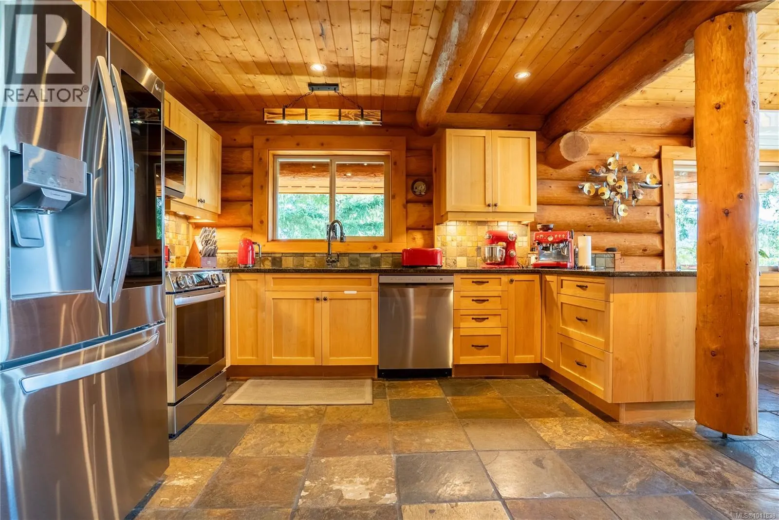 9215 Kestrel Dr