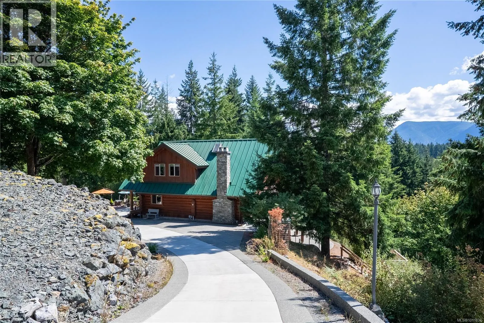 9215 Kestrel Dr